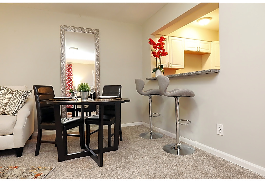 Arborside Apartment Homes dining room